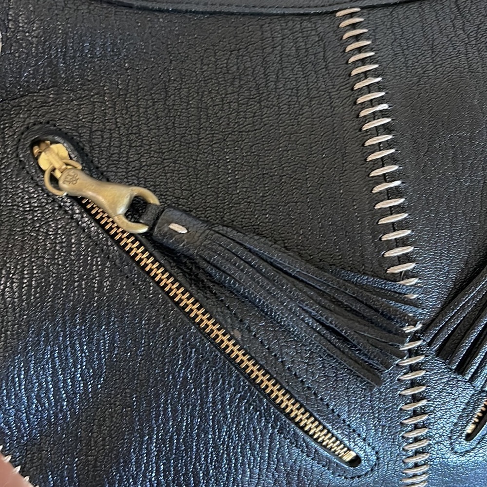 Chic Black Hobo Bag with Sleek Design - Picture 10 of 12